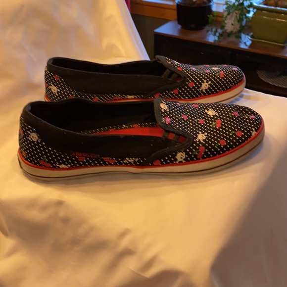 Airwalk slip-ons with cherries and skulls - Picture 3 of 5